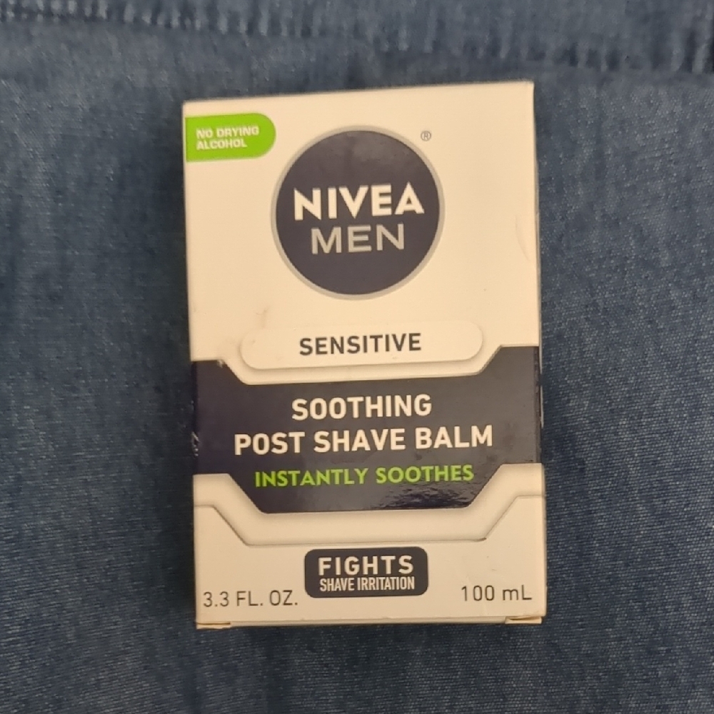 NIVEA Men Sensitive Soothing Post Shave Balm - White & Navy